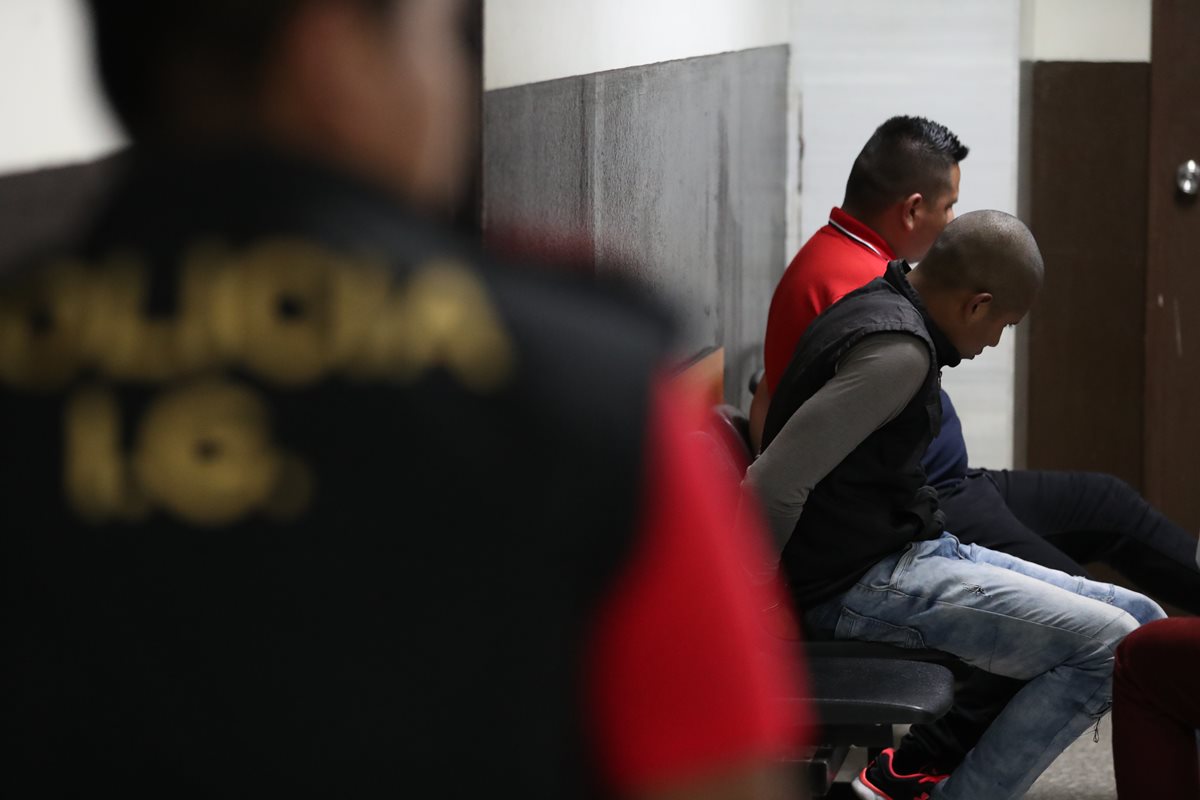 Los detectives de la PNC fueron detenidos por un caso de extorsión que los relaciona con la Mara Salvatrucha. (Foto Prensa Libre: Carlos Hernández)