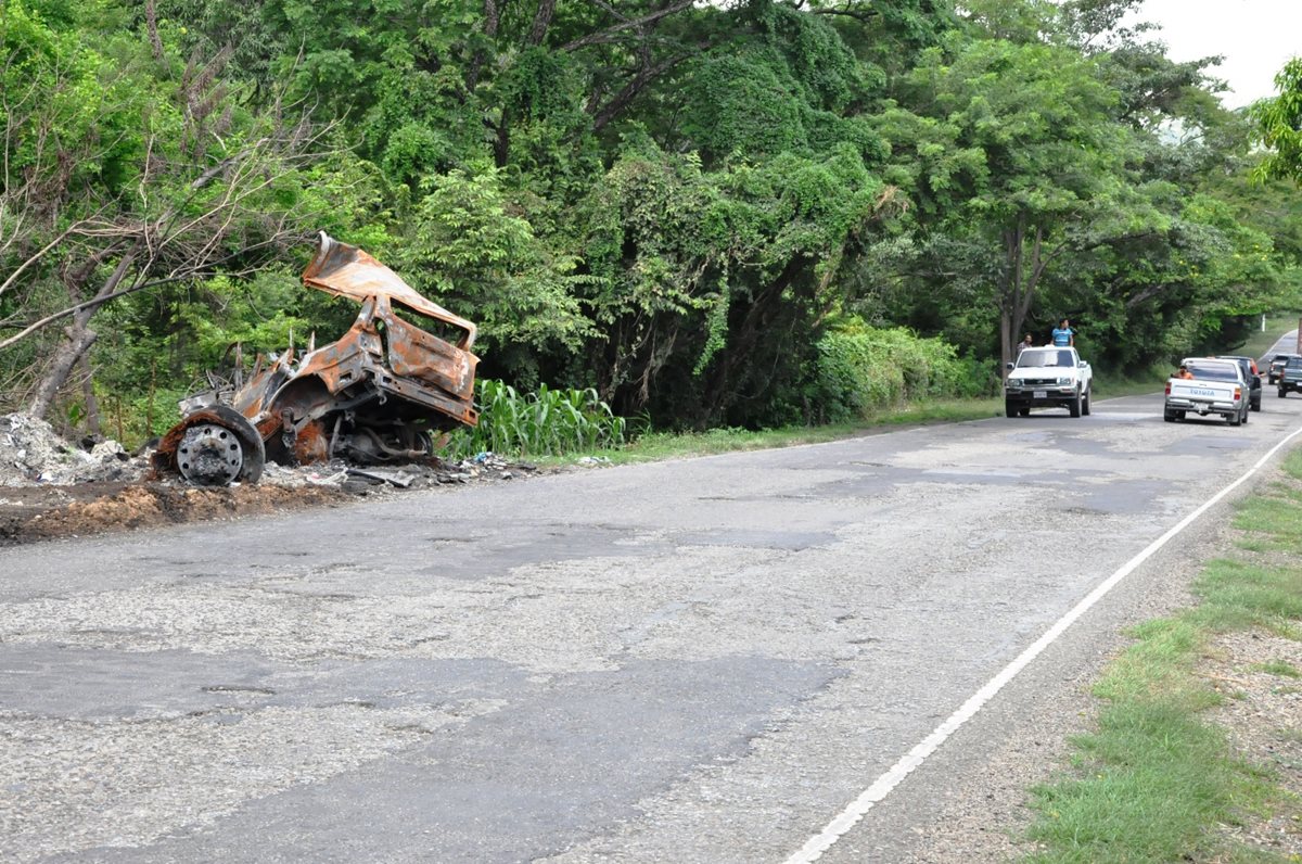El pasado 7 de septiembre el vehículo chocó de frente contra un tráiler. (Foto Prensa Libre: Mario Morales)