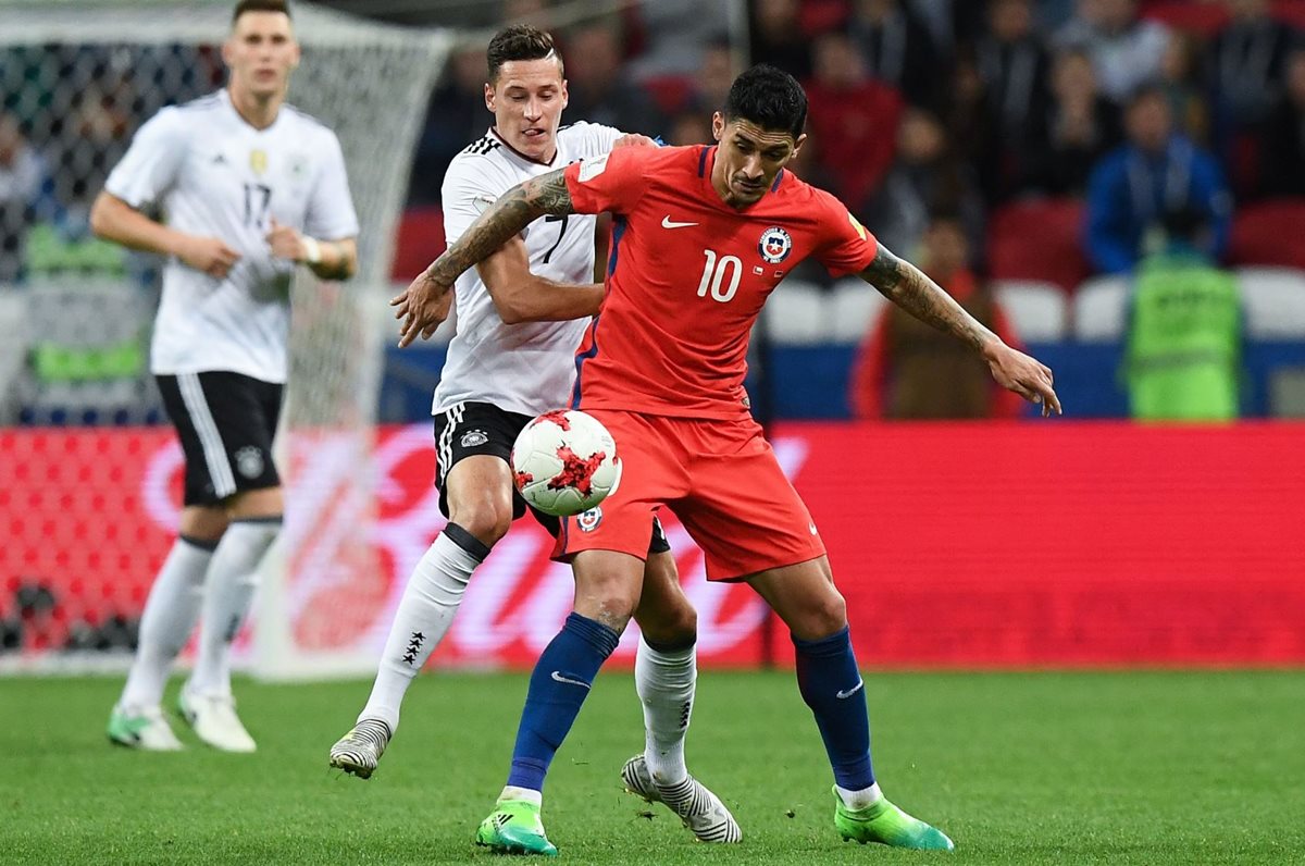 El chileno Pablo Hernández ha sido de los titulares indiscutibles en la selección roja en la Copa Confederaciones. (Foto Prensa Libre: AFP)