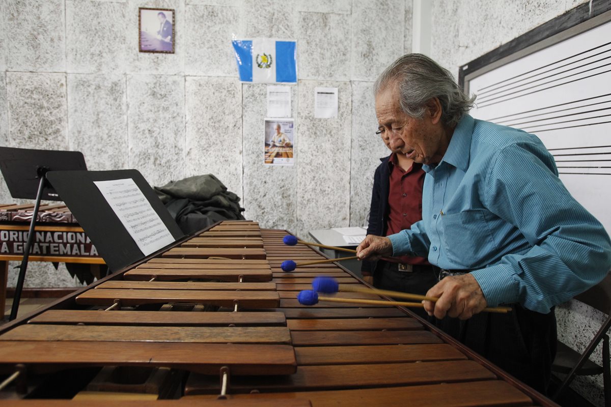 La Marimba, instrumento patrio, ha sido uno de los más utilizados para inmortalizar hermosas melodías. (Foto HemerotecaPL)