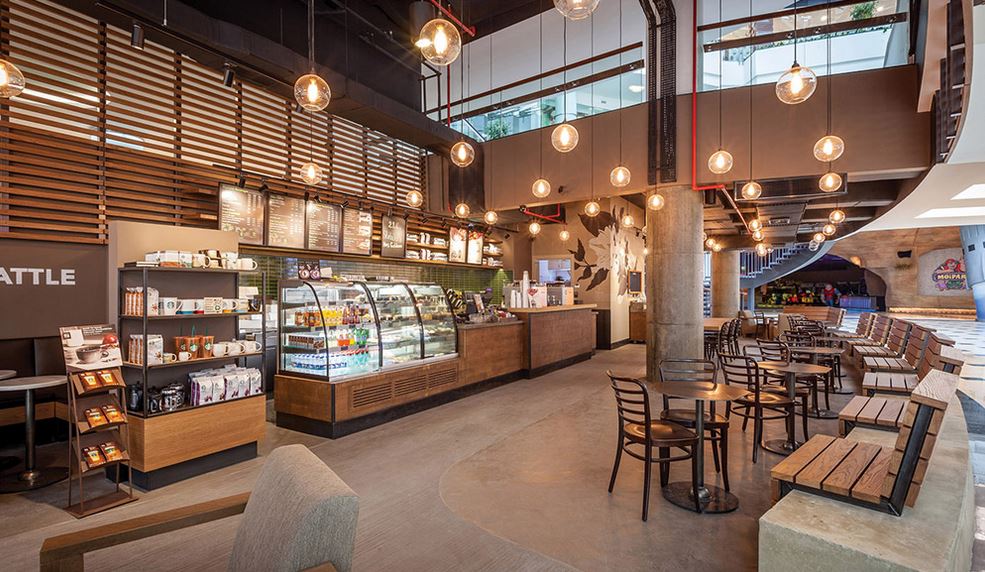 Nestlé y Starbucks anunciaron este martes que sellaron un acuerdo de licencias para que el gigante suizo de los alimentos comercialice cafés y tés envasados de la empresa estadounidense en todo el mundo. (Foto Prensa Libre: arquitexto.com)