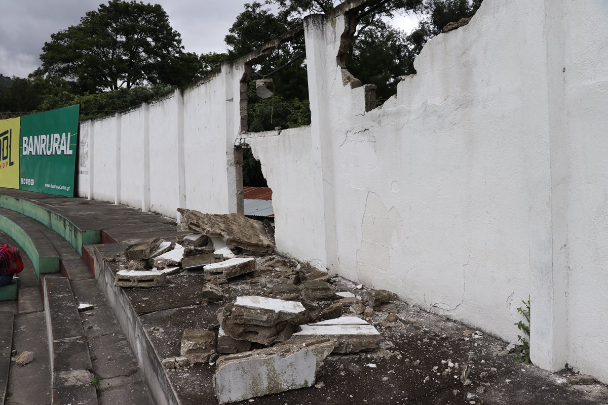 El área norte del estado Pensativo sufre daños y las autoridades evalúan el precio de su reparación. (Foto Prensa Libre: Renato Melgar)