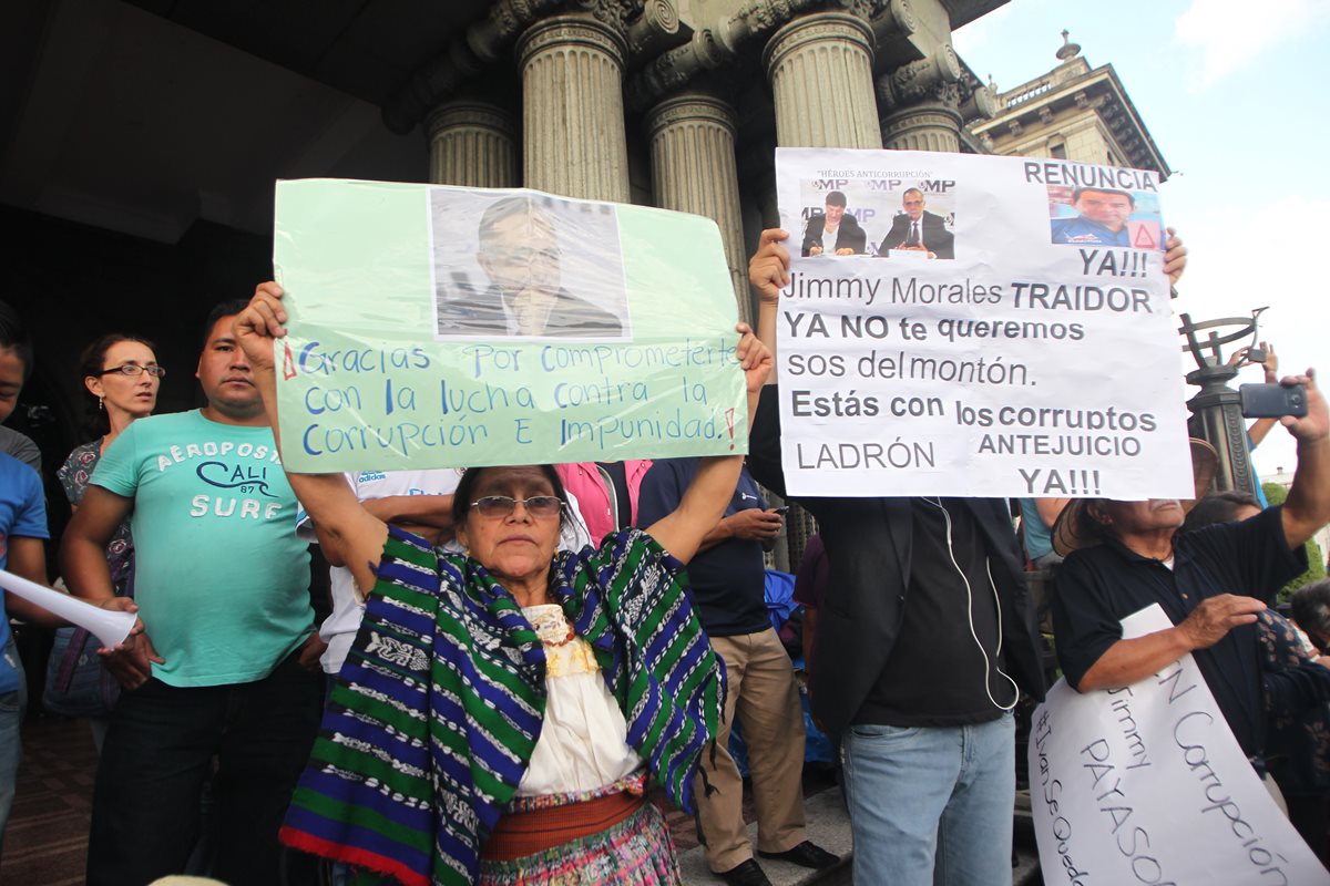 En agosto del año pasado los guatemaltecos efectuaron manifestaciones contra el presidente Jimmy Morales porque declaró no grato al jefe de la Cicig. (Foto Prensa Libre: Hemereteca PL)