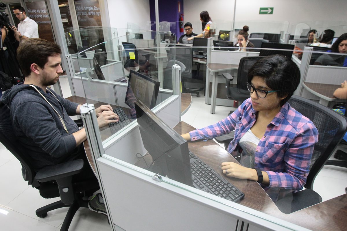 10 empresas de Call Center ofreceran nuevos puestos de trabajo. (Foto Prensa Libre: Hemeroteca)