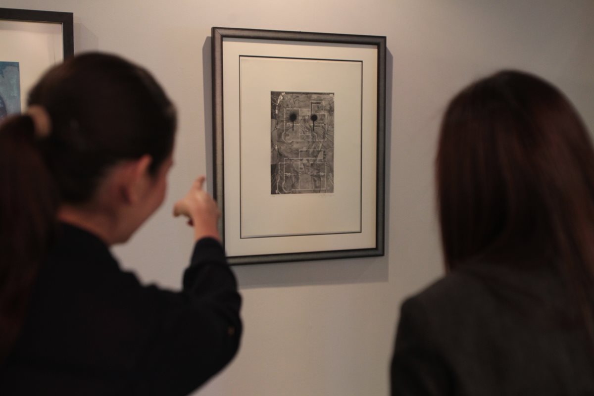 Cada vez son más los guatemaltecos que deciden adquirir obras de artistas nacionales o internacionales. (Foto Ángel Elías)