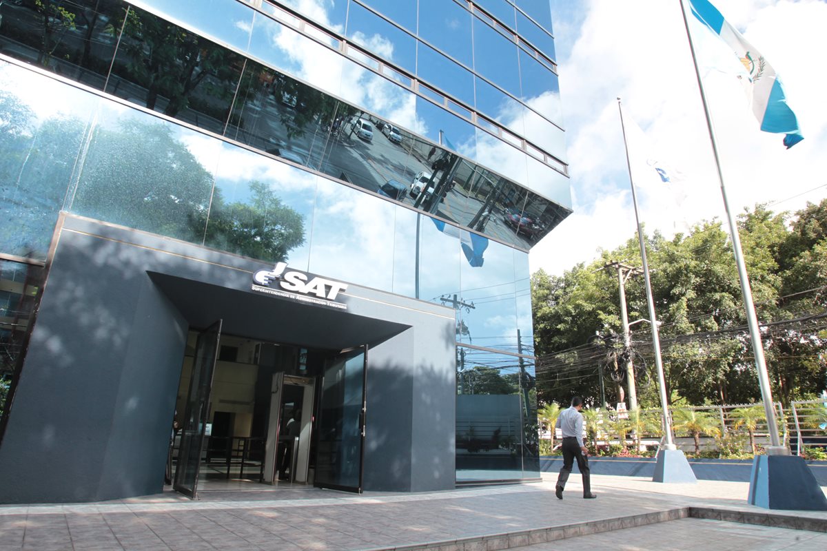 Oficinas centrales de la SAT en la zona 9 capitalina. (Foto Prensa Libre: Hemeroteca PL)
