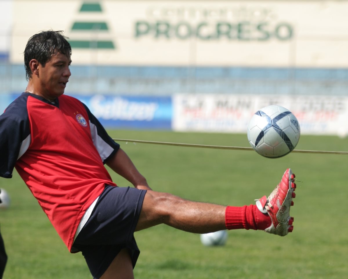 Maynor Jiménez hablará en La Entrevista de Tododeportes acerca del encuentro que sostendrá Guatemala frente a Estados Unidos. (Foto Prensa Libre: Hemeroteca PL)