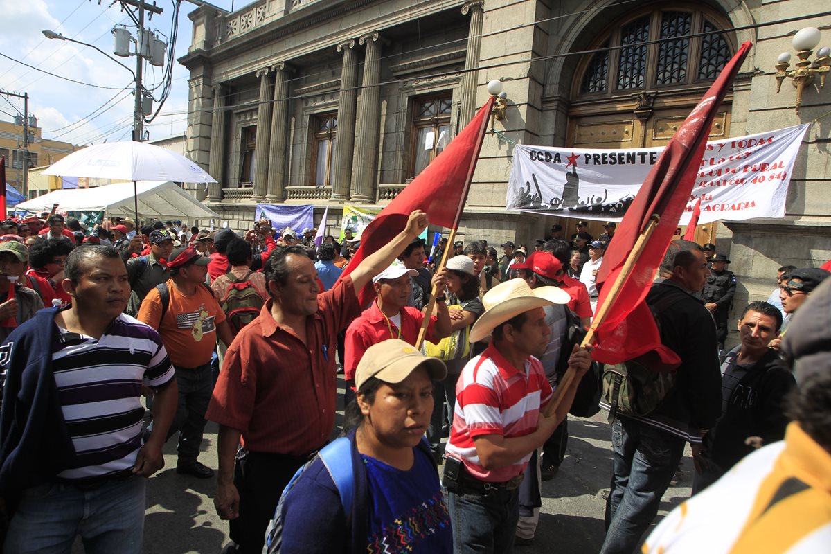 Los manifestantes estarán frente al Congreso durante dos noches. (Foto Prensa libre: Hemeroteca PL)