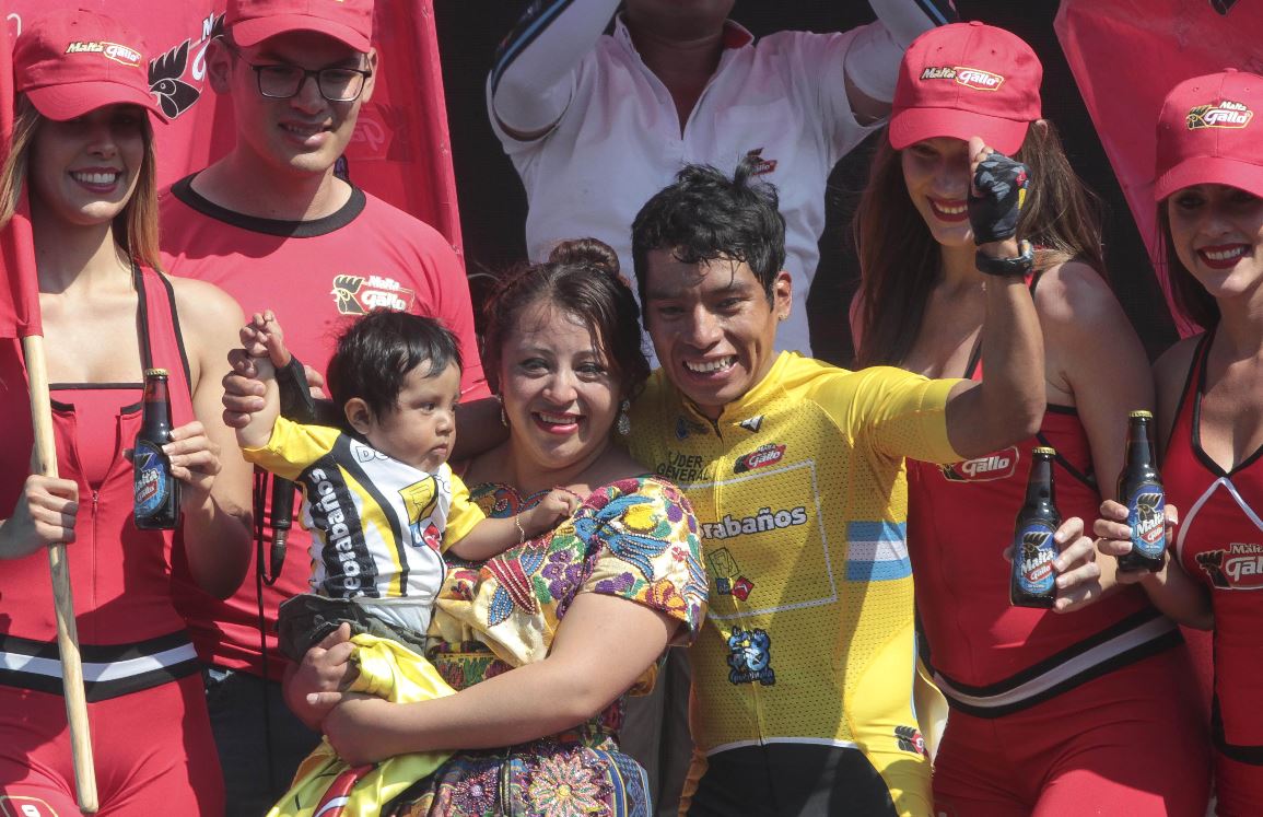 Alfredo Ajpacajá es el flamante nuevo campeón de la 58 Vuelta a Guatemala. (Foto Prensa Libre: Norvin Mendoza)