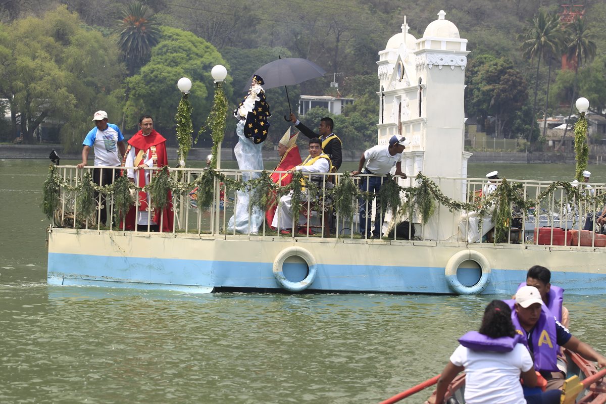 Tradicional procesión acuática recorre Lago de Amatitlán Prensa Libre