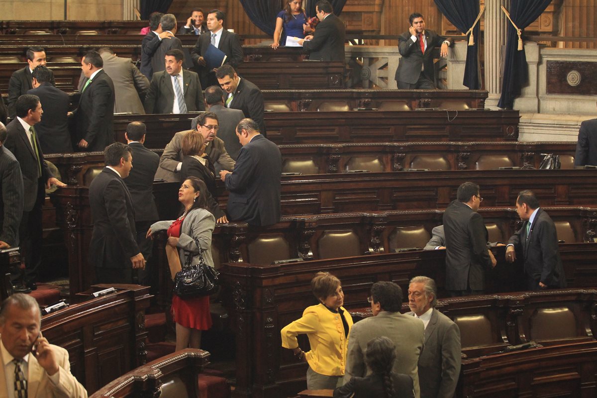 Diputados, durante la sesión plenaria de este jueves. (Foto Prensa Libre: Estuardo Paredes)