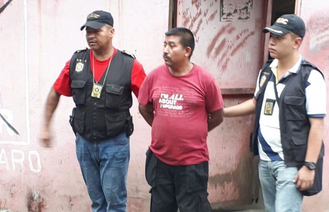 David Alfredo Ache Lara fue capturado por la Policía el 4 de noviembre del 2017, en Masagua, Escuintla, dos días después de que diera muerte a su pareja y su hijastra. (Foto Hemeroteca PL)
