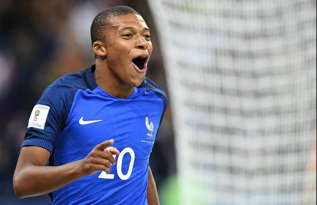 Kyliam Mbappé se unió este lunes a los entrenamientos del PSG, luego de su participación con la selección francesa en la eliminatoria a Rusia 2018. (Foto Prensa Libe: AFP)