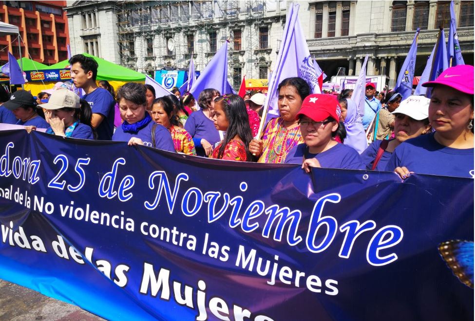 Mujeres demandan más atención de las instituciones estatales para frenar la violencia y el acoso. (Foto Prensa Libre: Paulo Raquec)