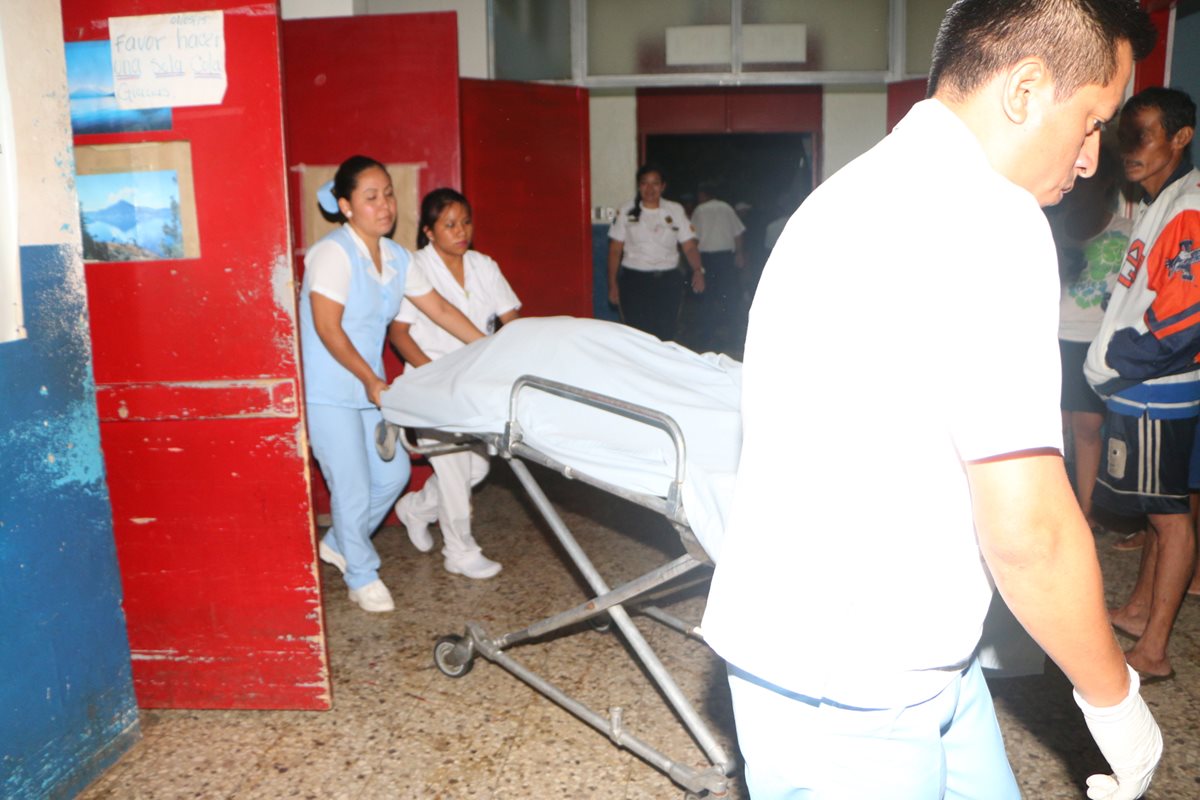 Dos personas murieron luego de ser víctimas de un ataque armado. (Foto Prensa Libre: Rolando Miranda)
