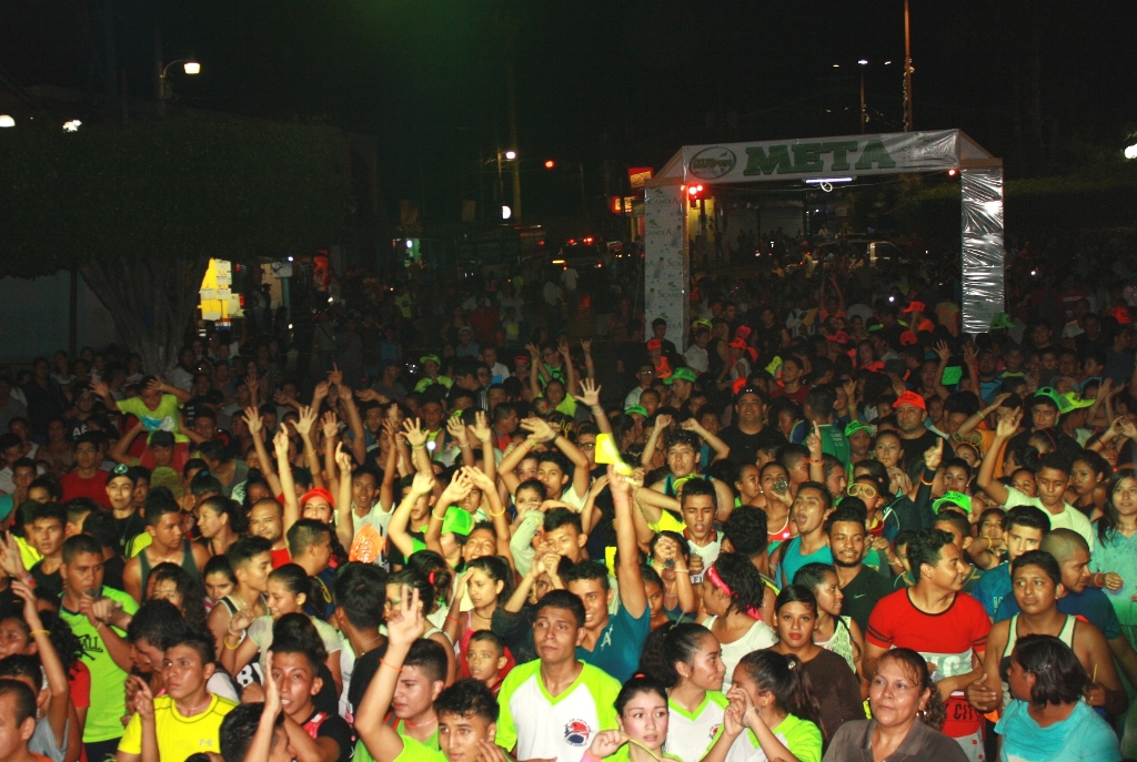 Algunos de los atletas que participaron en la carrera en Sanarate. (Foto Prensa Libre: Héctor Contreras).