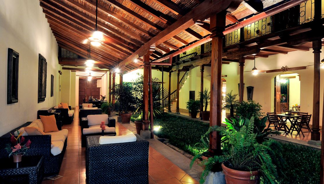 Los hoteles de Art Collection Hotels valorados en cantidades millonarias, cuentan con diseños coloniales y albergan numerosas obras de artistas latinoamericanos. (Foto Prensa Libre: Art Collection Hotels)