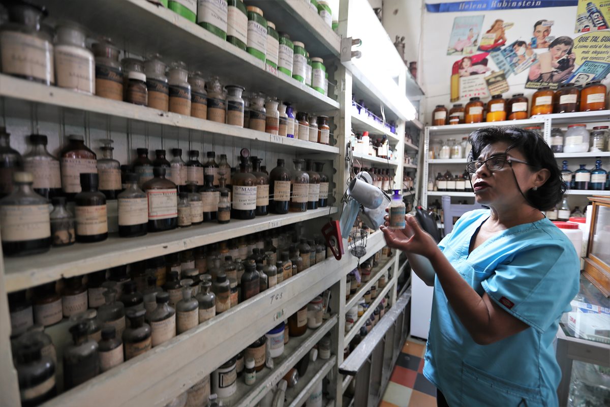 Guatemala restringe venta libre de antibióticos