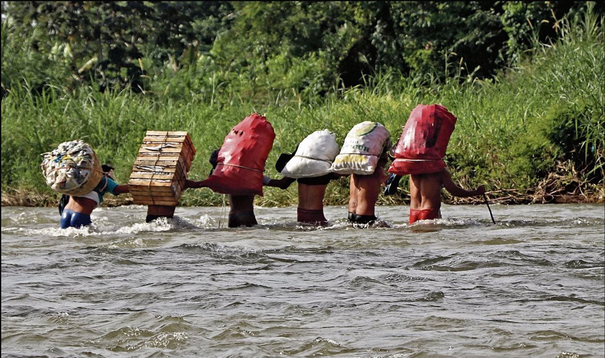 Muchos guatemaltecos cruzan a diario el Río Suchiate, entre Tecún Umán, San Marcos y México. (Foto Hemeroteca PL)