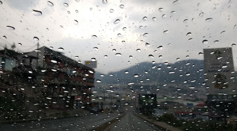 Lluvia se hizo presente en Quetzaltenango. (Foto Prensa Libre: Carlos Ventura)