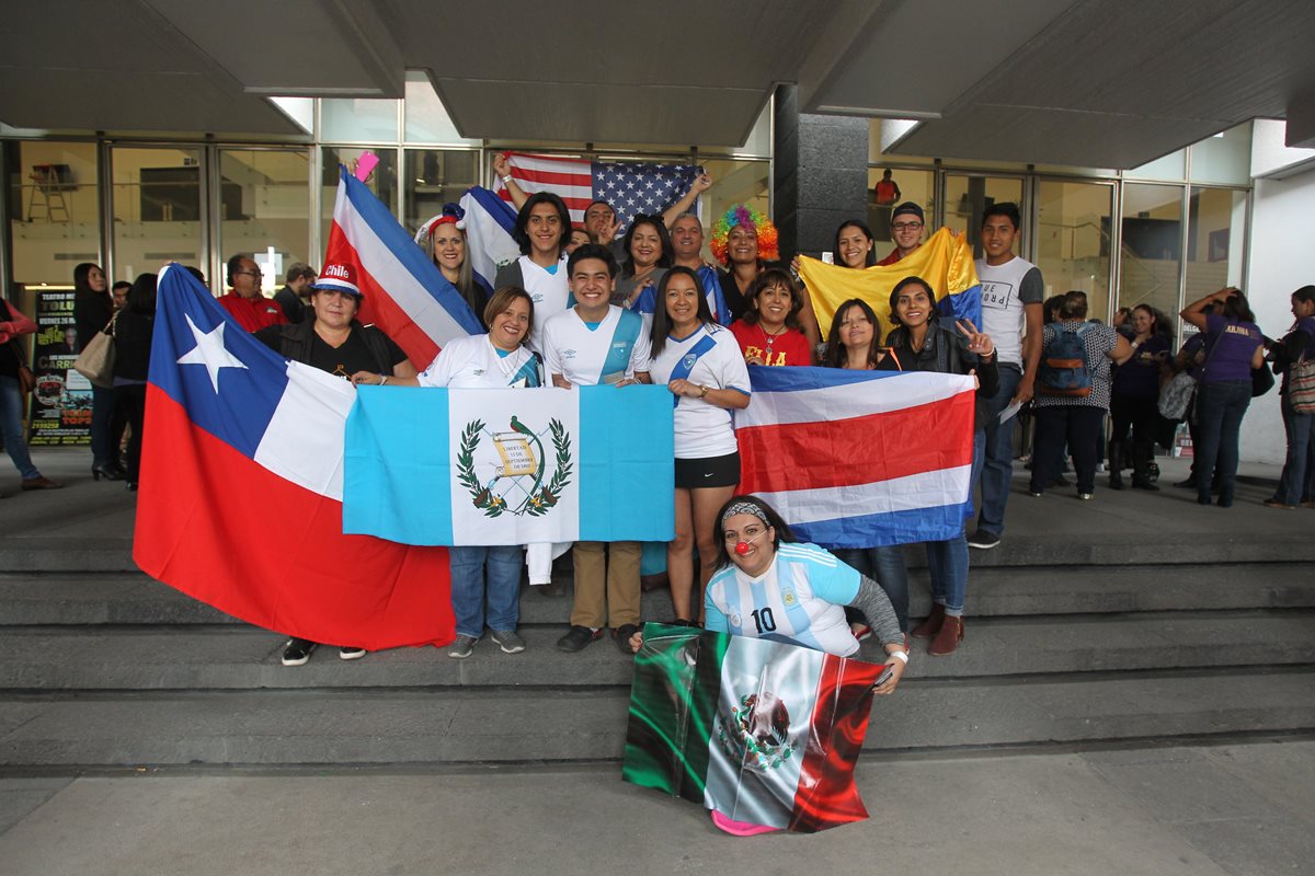 Ricardo Arjona congregó a personas de varios paises al inicio de la gira Circo Soledad, en Toluca, México (Foto Prensa Libre: Keneth Cruz).
