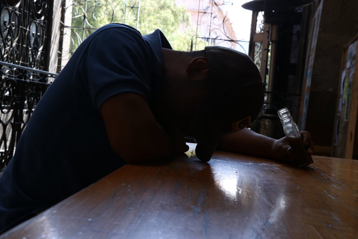 En Quetzaltenango se ha percibido aumento de consumo de bebidas alcohólicas entre los jóvenes. (Foto Prensa Libre: María José Longo).
