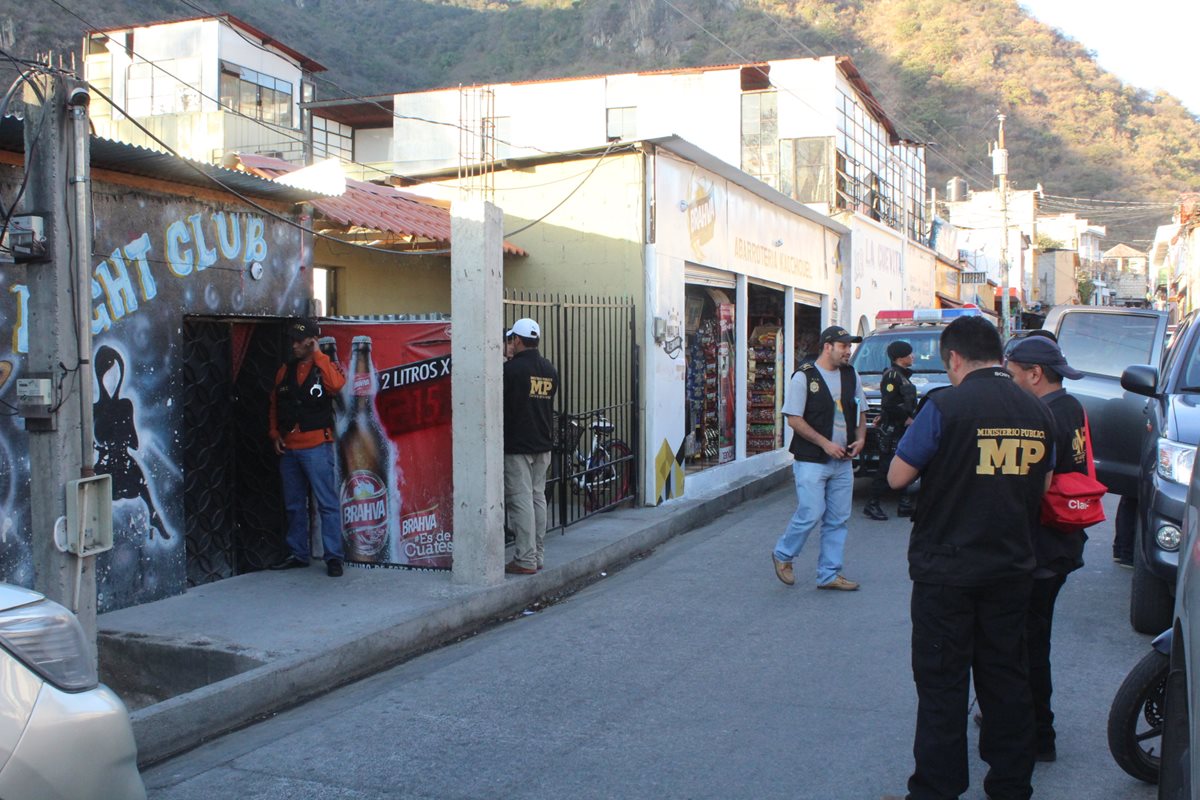 Las autoridades de Sololá ven con preocupación el aumento de cosos de trata de personas que ocurre por lo general en bares o cantinas. (Foto Prensa Libre: Ángel Julajuj)