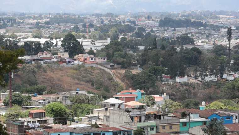 De la colonia Belén de la zona 1 de Mixco saldría otra ruta de teleférico hacia Ciudad San Cristróbal, zona 8. (Foto Prensa Libre: Álvaro Interiano)