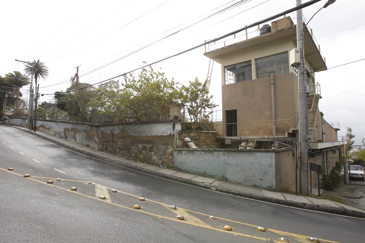 La planta de tratamiento de agua El Cambray distribuye a sectores de las zonas 14 y 15. (Foto Prensa Libre: Paulo Raquec)
