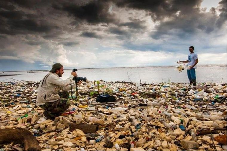 Toneladas de plástico llegan cada año al mar Caribe a través del río Motagua. (Foto Prensa Libre: Cortesía Sergio Izquierdo)