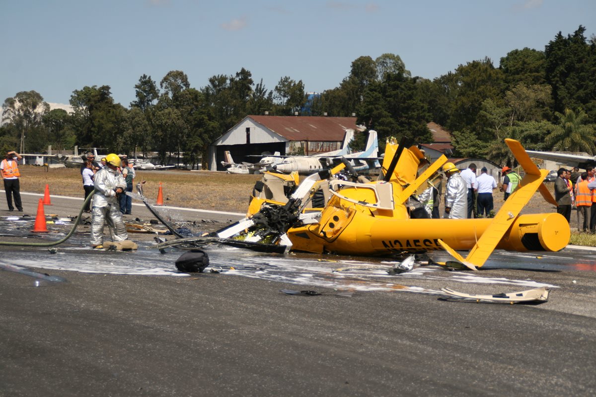 En el helicóptero accidentado ayer en el aeropuerto La Aurora, la policía encontró droga. (Foto Prensa Libre: Hemeroteca PL)