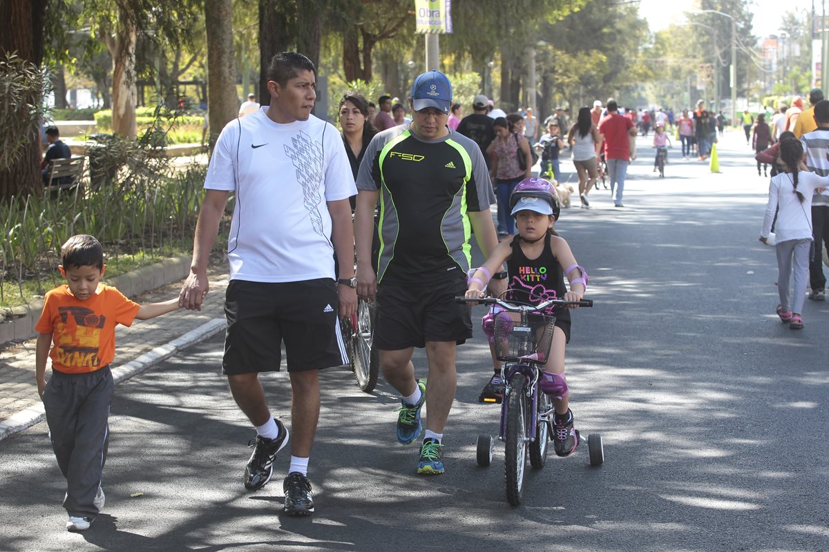 Siempre hay oportunidad para ejercitarse, ya sea en bicicleta, caminata o carrera. (Foto Prensa Libre: Hemeroteca PL)