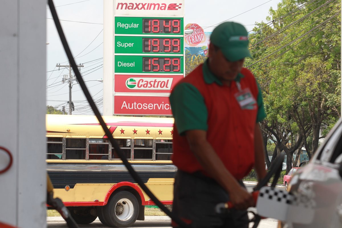 El precio de los combustibles ha variado en los últimos tres días. (Foto Prensa Libre: Estuardo Paredes)