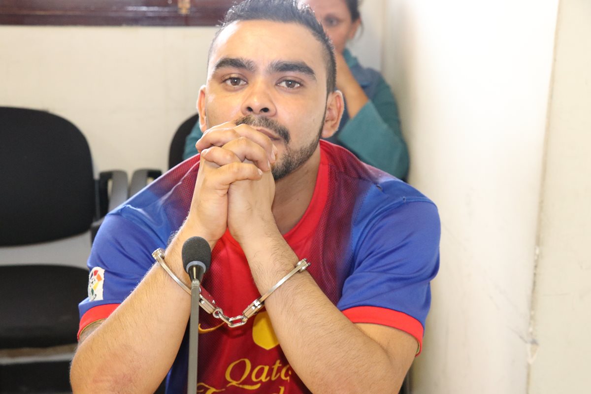 Gunter Barrios fue enviado a juicio en Antigua Guatemala acusado de robo agravado en forma continuada y robo agravado en grado de tentativa. (Foto Prensa Libre: Julio Sicán)