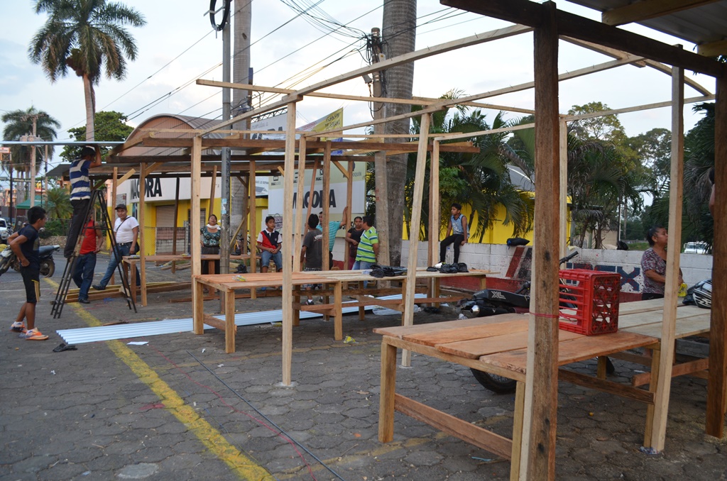 Área donde se reinstala el grupo de vendedores en la cabecera de Retalhuleu. (Foto Prensa Libre: Jorge Tizol).