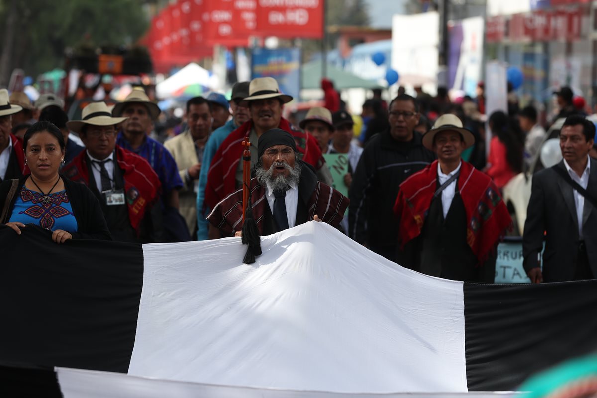 Consejo Maya Quiché y Colectivo Ciudadano marchan contra Jimmy Morales y el pacto de corruptos