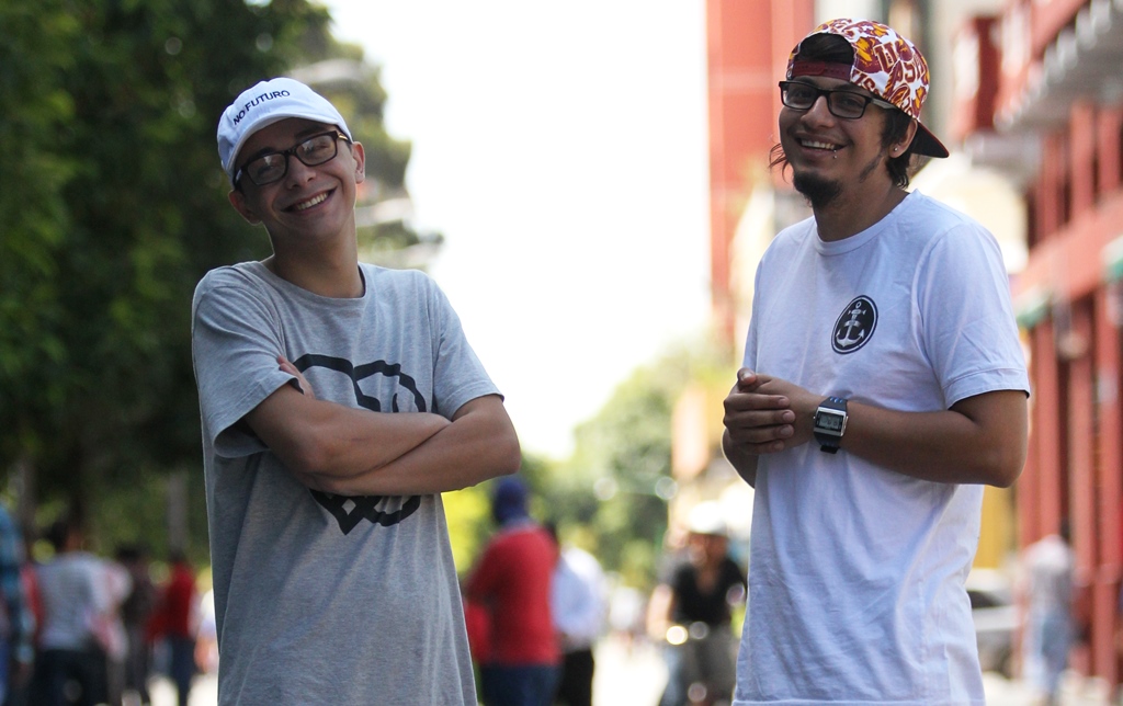 Kontra ha cautivado en la escena artística con sus letras y Zaki con su estilo. (Foto Prensa Libre: Keneth Cruz)