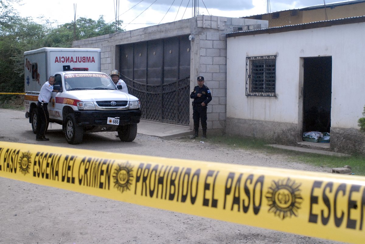 Dos hermanos fueron asesinados en su vivienda, en Guastatoya, El Progreso. (Foto Prensa Libre: Hugo Oliva)
