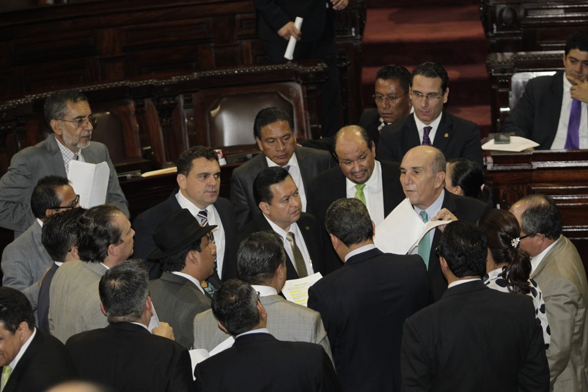 Diputados ofrecieron apoyar la recaudación presupuestaria, pero recientemente decidió hacer cambios, lo que no fue bien visto por Finanzas. (Foto Prensa Libre: Hemeroteca PL)