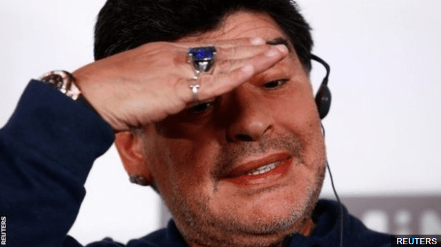 Diego Maradona tuvo un agitado primer día como presidente del Dinamo Brest. (Foto Prensa Libre: BBC Mundo)
