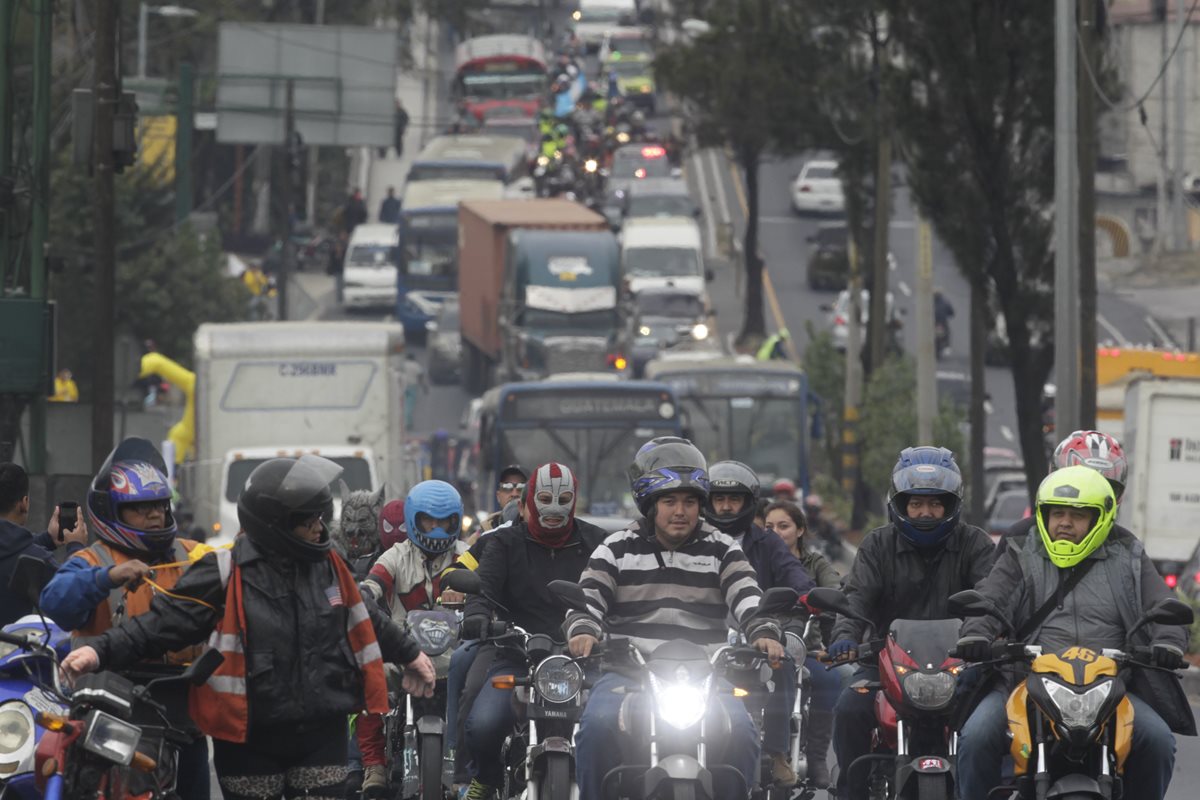 Cuatro de cada 10 automotores que circulan son motos y al 31 de diciembre del 2019, el Registro Fiscal de Vehículos, contabiliza un millón 524 mil unidades que es una cifra histórica en Guatemala. (Foto Prensa Libre: Paulo Raquec)