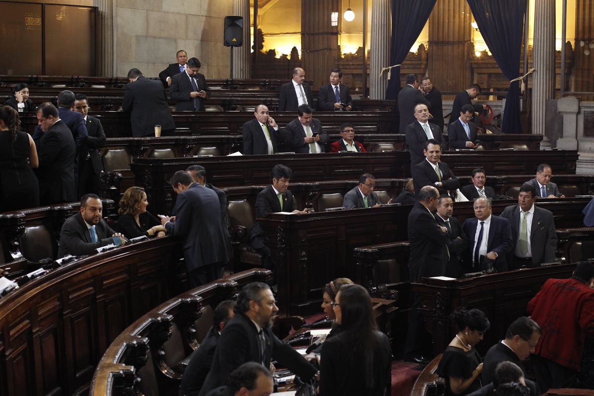 Presentan acción de Inconstitucionalidad contra Ley que permite pago de bono 14 y aguinaldo sobre salario total a los diputados. (Foto Prensa Libre: Archivo)