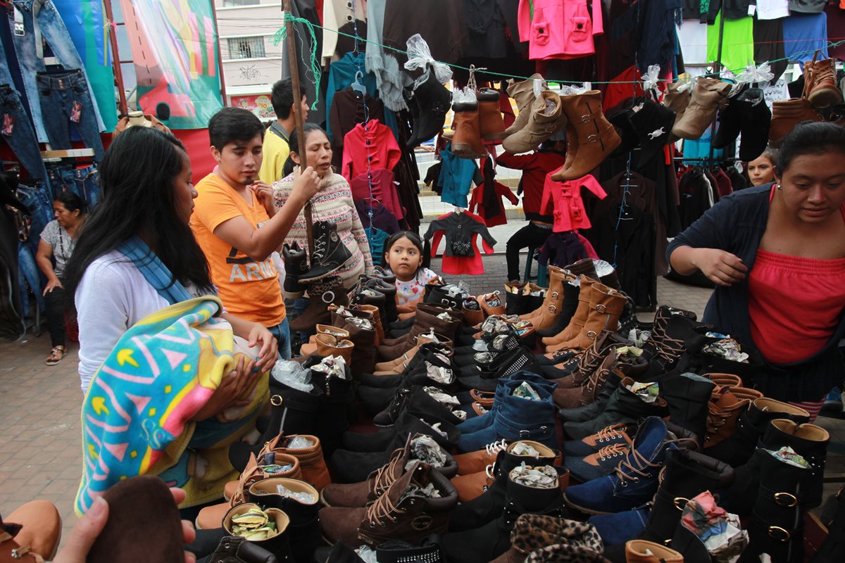 Las actividades de comercio y consumo en general se incrementarán en julio por el pago del Bono 14. (Foto Prensa Libre: Hemeroteca)