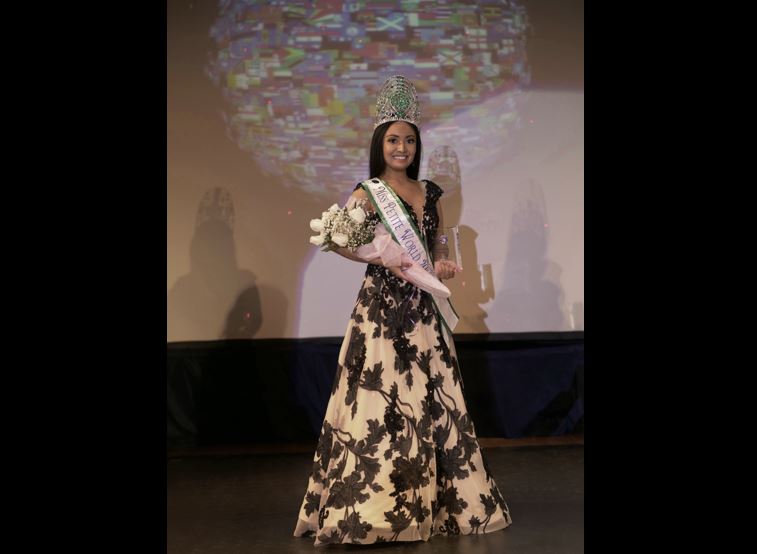 La guatemalteca Débora Puac ganó el concurso Miss Petite World a los 25 años. (Foto Prensa Libre: Débora Puac)