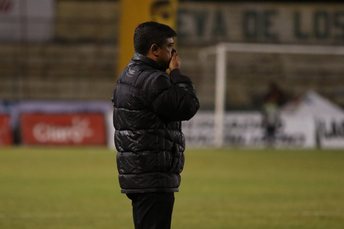 Gabriel Castillo terminó su relación contractual con Marquense después de la goleada recibida contra Municipal 7-0. (Foto Prensa Libre: Raúl Juárez)