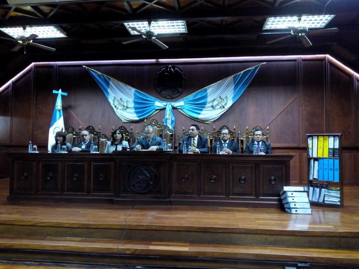 El pleno de magistrados durante la lectura de la resolución por el caso de la Mina San Rafael, el 3 de septiembre de 2018. (Foto Prensa Libre: Hemeroteca PL)