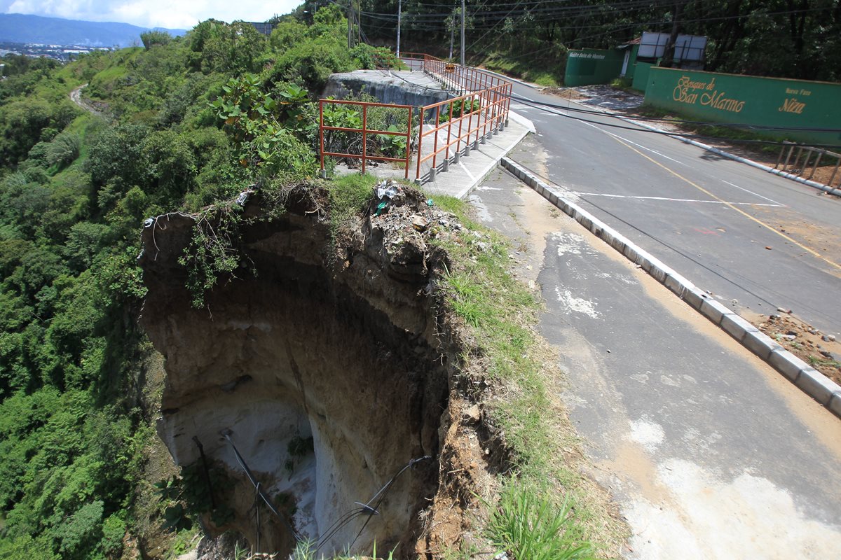 La comuna comenzará la construcción de un puente de paso que comunique San Marino con el bulevar principal de Ciudad San Cristóbal. (Foto Prensa Libre: HemerotecaPL)