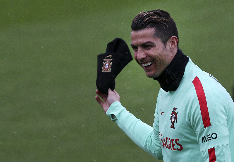 Cristiano Ronaldo jugará hoy con su selección un partido en su tierra natal. (Foto Prensa Libre: EFE)