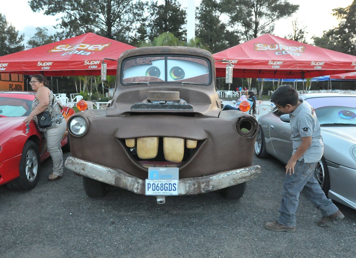 Vehículos de colección se exhibieron en el Campo Marte con la finalidad de recaudar fondos para Casa de Misericordia. (Foto Prensa Libre: Ana Lucía Ola)