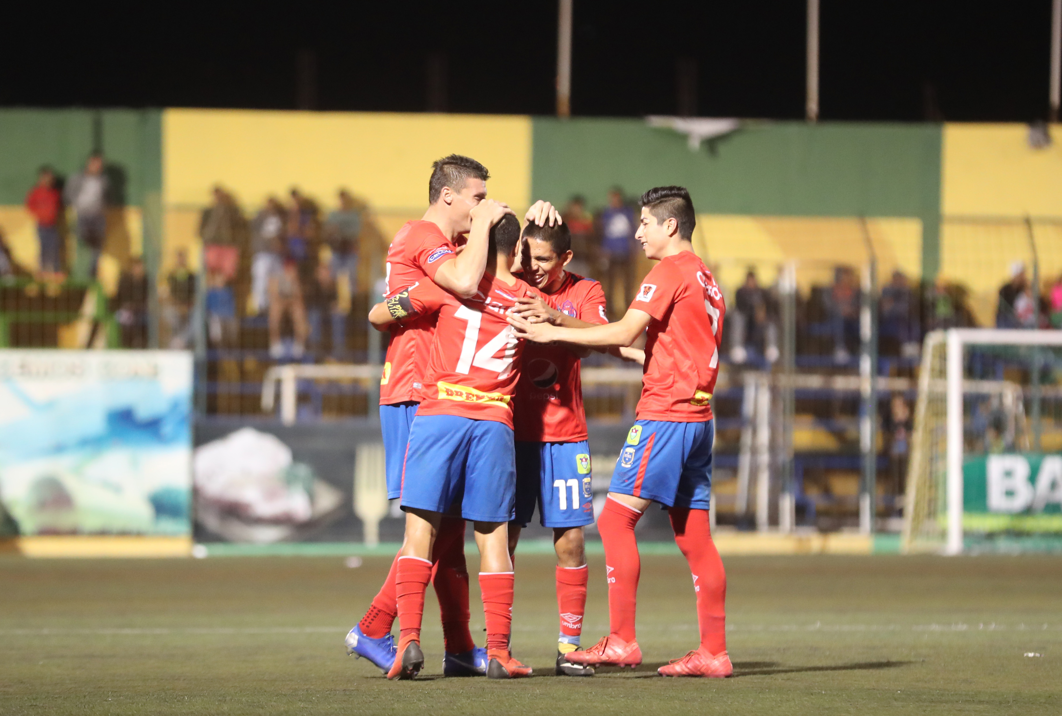 Los rojos vencieron a domicilio a Deportivo Petapa con goles de Carlos Alvarado y Jaime Alas. (Foto Prensa Libre: Edwin Fajardo)